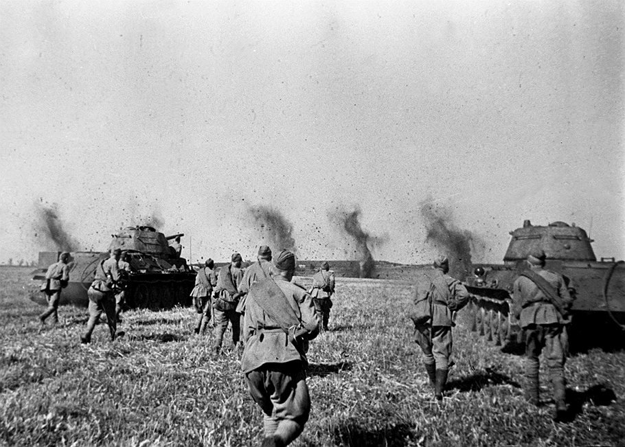 Kursk Battle -Soviet Troops Advancing