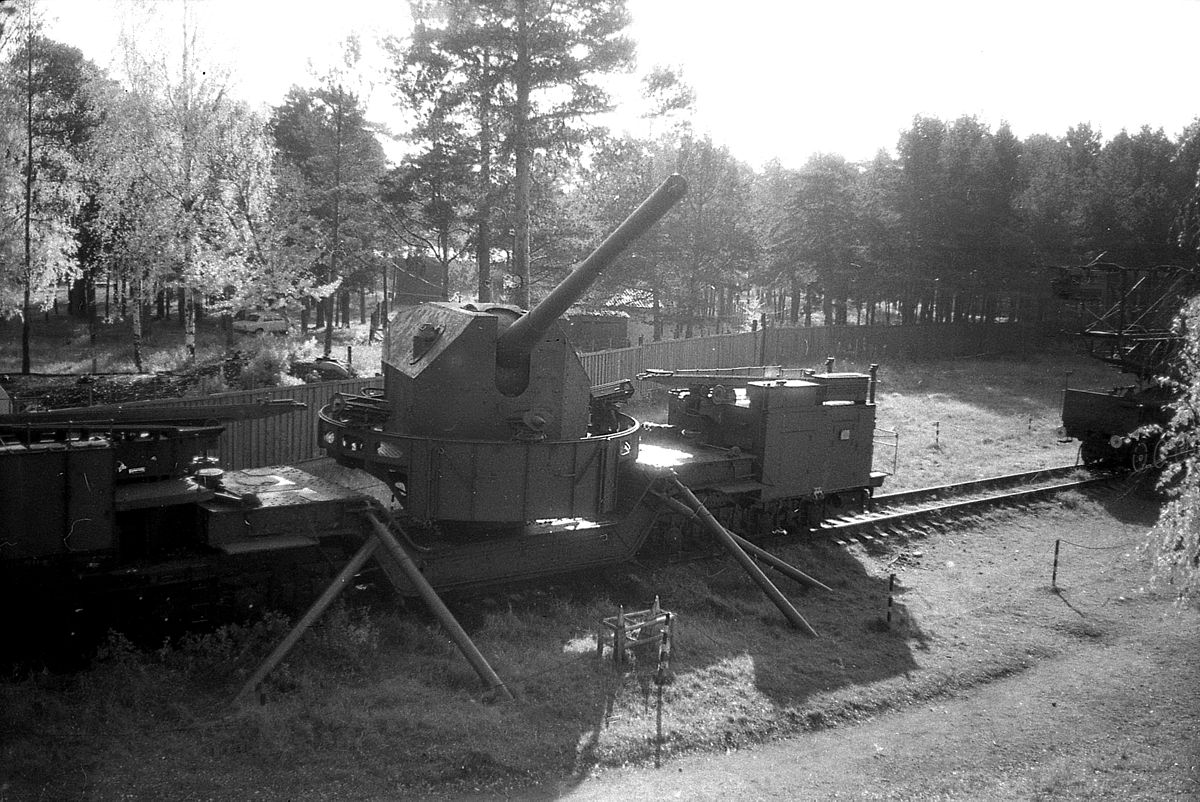 TM-180 Railway Gun