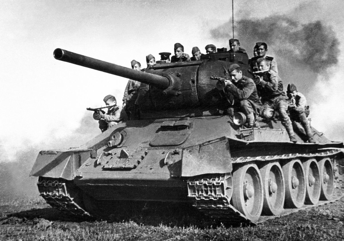 T-34-85 Tank Riders